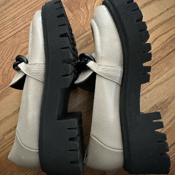 ALL BLACK loafers, brand new! Cream/Greige and black - Picture 6 of 7